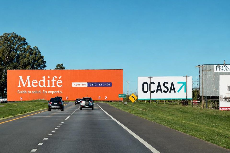 Carteles de Mentor sobre ruta